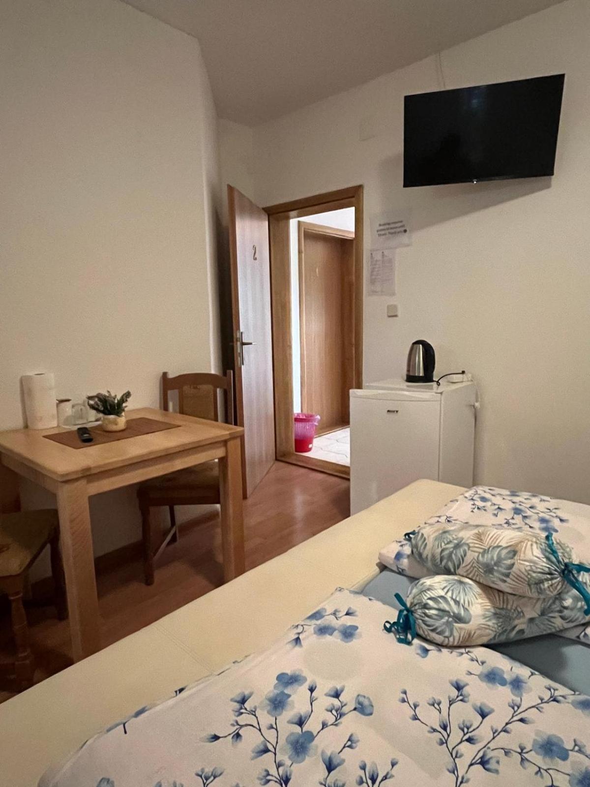 Guest House Stefanija Poljanak Bagian luar foto