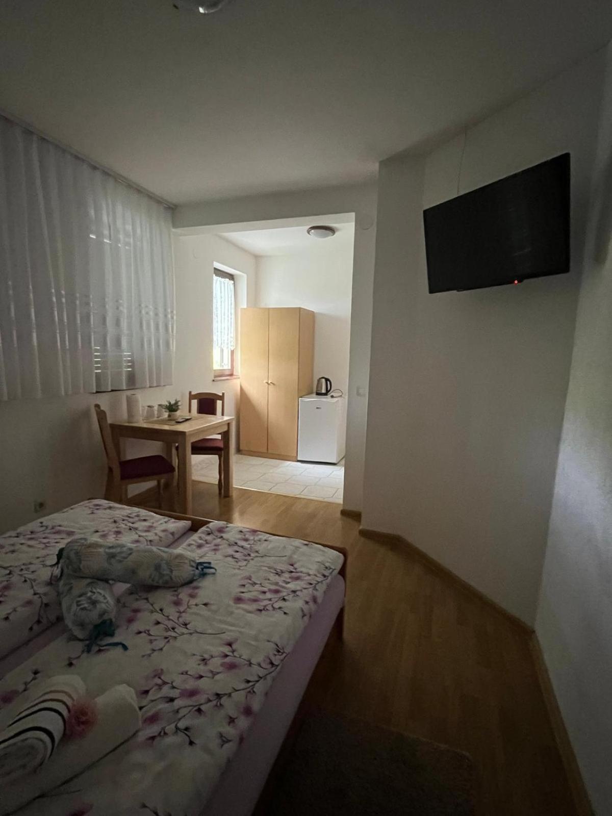 Guest House Stefanija Poljanak Bagian luar foto