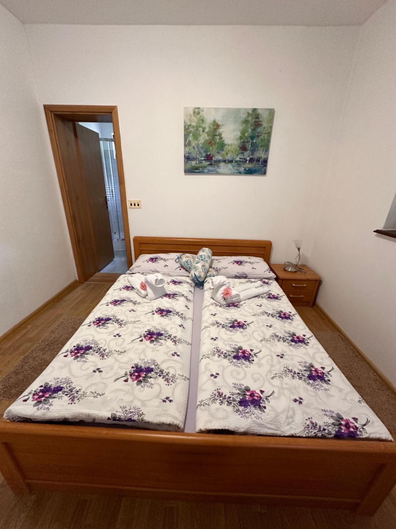 Guest House Stefanija Poljanak Bagian luar foto