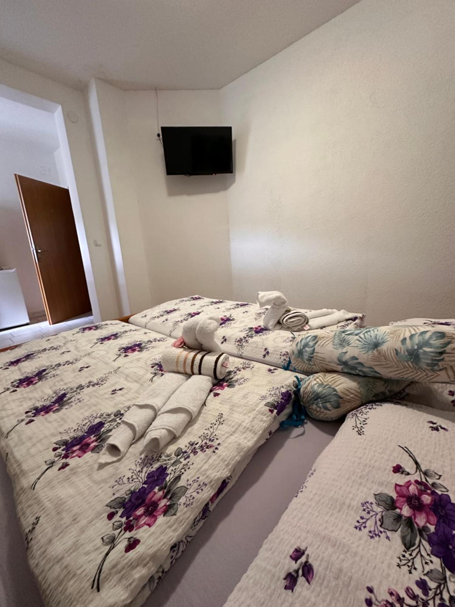 Guest House Stefanija Poljanak Bagian luar foto